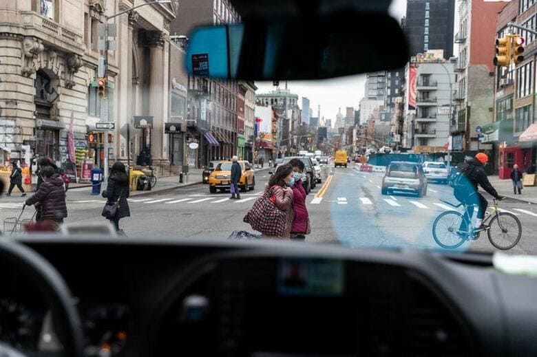 米政府は、新型コロナウイルスの感染拡大に乗じた市場操作や価格つり上げなどが急増しているとし、対応に当たるための対策本部を立ち上げる。写真はニューヨークで17日撮影（2020年　ロイター／Jeenah Moon）