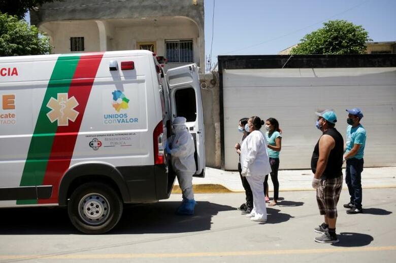 メキシコ保健省が4日に発表した新型コロナウイルスの新規感染者は4442人となり、前日に記録した過去最多を更新した。死者も816人増加した。写真はメキシコで5月撮影(2020年　ロイター/Jose Luis Gonzalez)