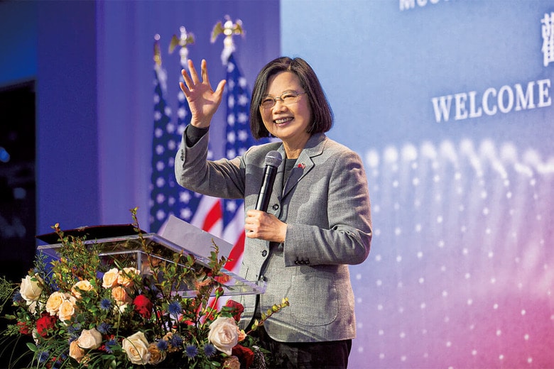 ニューヨークで在米台湾人を前にスピーチする蔡英文総統（3月29日）　TAIWAN PRESIDENTIAL OFFICEーHANDOUTーREUTERS