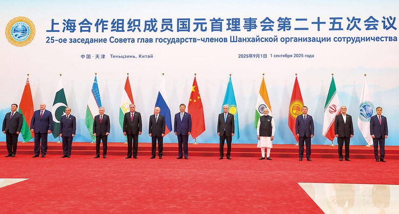 中国の習国家主席がロシアのプーチン大統領やインドのモディ首相と談笑するなど多国間主義アピールが目立った（9月1日、天津）　DPR PMO―REUTERS