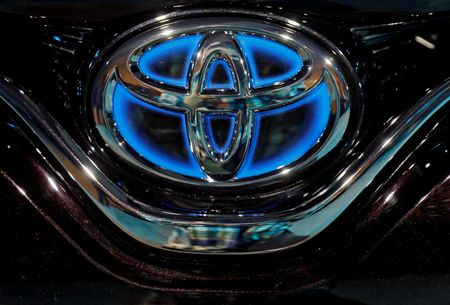 トヨタ自動車が国内全工場を停止した問題で、原因となったサイバー攻撃を受けた部品メーカーの小島プレス工業（愛知県豊田市）は１日、２６日夜にサーバーの障害を検知し、ウイルス感染と脅迫メッセージの存在を確認したと発表した。資料写真、２０１９年１月撮影、トヨタのロゴ（２０２２年　ロイター/Anushree Fadnavis）