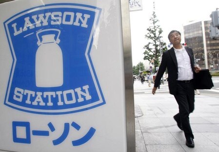 ９月１５日、三菱商事がコンビニエンスストア業界第３位のローソンを子会社化することが分かった。都内で２００８年７月撮影（２０１６年　ロイター/Kim Kyung Hoon）