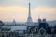 仏は予算成立が急務、国債市場混乱でユーロ圏財務相　支援に消極的