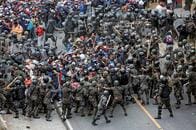 バイデンに期待し、アメリカを目指すキャラバンの攻防戦