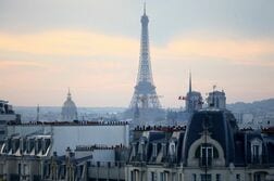 仏は予算成立が急務、国債市場混乱でユーロ圏財務相　支援に消極的