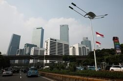 インドネシア、26年は5％成長に鈍化へ　財政圧力拡大