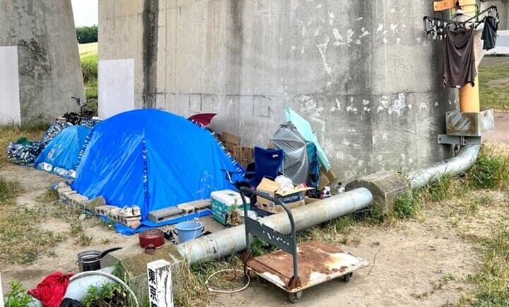 荒川河川敷のホームレス