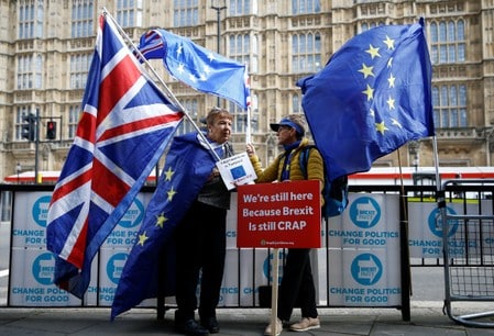 英国の欧州連合（ＥＵ）離脱を巡る交渉は１５日、ヤマ場を迎えている。英国とＥＵはＥＵ首脳会議での承認を目指し、新たな離脱協定案を巡り１１時間に及ぶ協議を行った。ロンドンで撮影（２０１９年　ロイター/HENRY NICHOLLS）