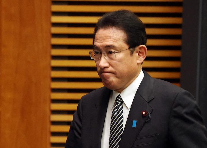 岸田政権下で日本経済は再び長期停滞期に戻るのか...... Yoshikazu Tsuno/REUTERS