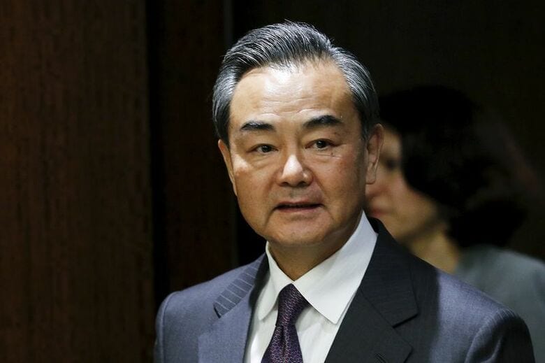 １２月２２日、中国の王毅外相は、英国に続き西側諸国が中国との関係改善に乗り出すとの見通しを示した。ニューヨークで１８日撮影（２０１５年　ロイター/Eduardo Munoz）