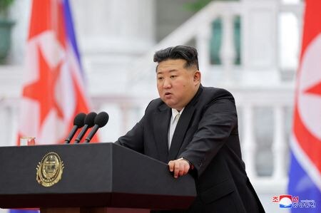 　１０月８日、北朝鮮の金正恩朝鮮労働党総書記は、核兵器を保有する軍事大国への歩みを加速させ、敵が攻撃してきた場合には核兵器の使用も辞さないと述べた。平壌で撮影。９月１０日、国営の朝鮮中央通信（ＫＣＮＡ）の提供写真（２０２４年　ロイター）