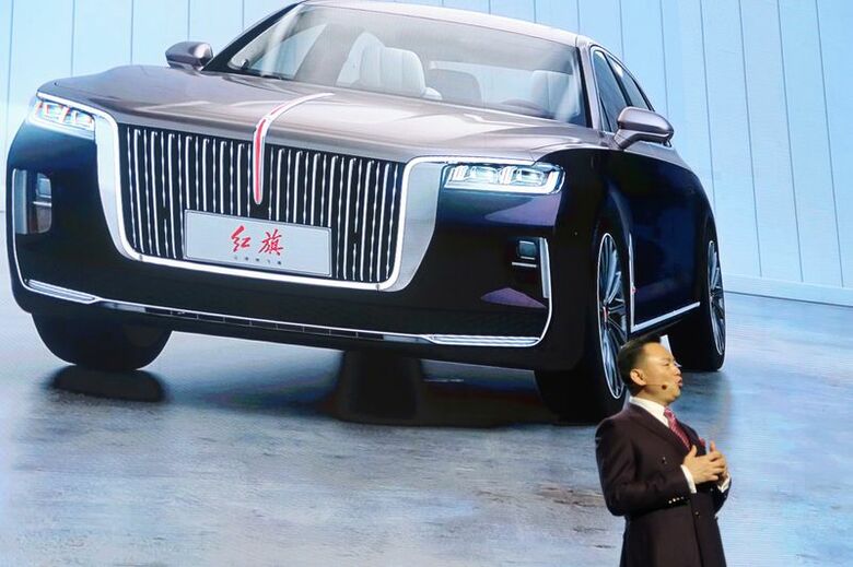 自動車大手の中国第一汽車集団と長安汽車の元会長である徐留平氏。2020年1月8日、北京の人民大会堂で撮影。REUTERS/Yilei Sun