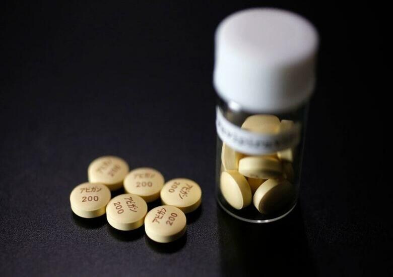 共同通信など国内メディアは同日までに、新型コロナウイルス感染症の治療薬候補「アビガン」について、政府が月内の薬事承認を断念したと報じた。写真は都内で2014年10月撮影(2020年　ロイター/Issei Kato)
