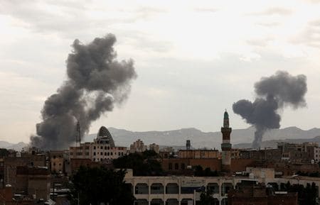 イスラエルは１０日、イエメンの首都サヌアを攻撃した。同日撮影（２０２５年　ロイター/Khaled Abdullah）