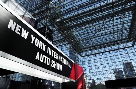 ニューヨーク自動車ショーの主催者は４日、新型コロナウイルスのデルタ変異株の感染拡大を受け、８月１９日から１０日間の日程で計画されていた今年のショーを中止すると発表した。写真は２０１９年４月撮影（２０２１年　ロイター/Shannon Stapleton）