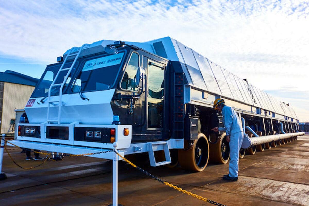 日本の次世代ロケット「H3」の打ち上げを支える新型車両が公開された