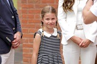 ダイアナ妃の「流し目」を受け継いだシャーロット王女に、ファン歓喜