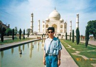 横尾忠則「呪われた」　デザイナーから画家になり、80代で年間100点の作品を生む