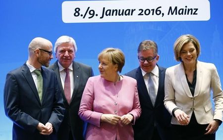 　１月２４日、メルケル独首相率いるＣＤＵの幹部ユリア・クレックナー氏は、オーストリアとの国境沿いに「国境管理センター」を設置し、滞在資格がない移民や難民を速やかに本国送還することを提案した。写真はマインツで行われたCDU幹部会合で８日撮影（２０１６年　ロイター/Kai Pfaffenbach ）