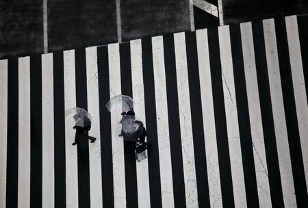 　７月２６日、東京都は新たに３万１５９３人の新型コロナ感染が確認されたと発表した。写真は昨年１２月、東京で撮影（２０２２年　ロイター/Issei Kato）