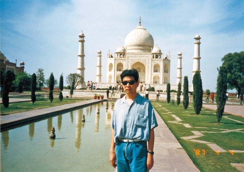 横尾忠則　インドのアグラで（1987年）