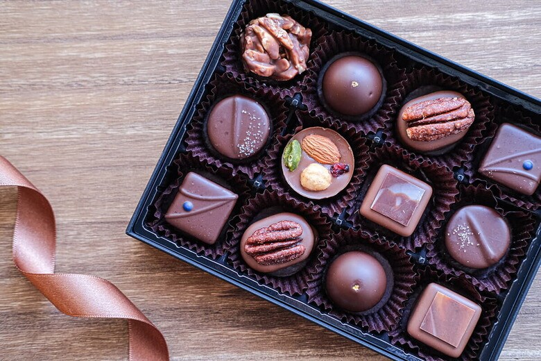女性から男性にチョコレートを渡す日本式バレンタインが定着したのは70年代のこと（写真はイメージです）　chocophoto-iStock