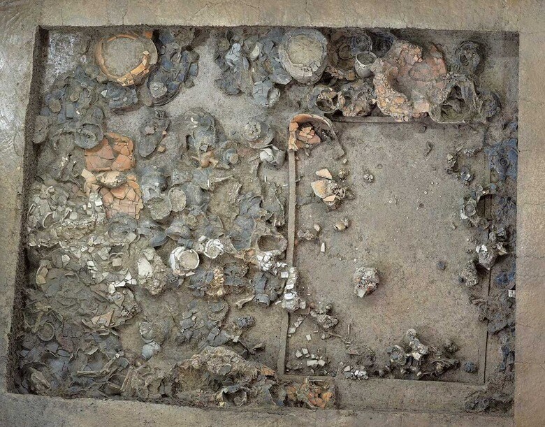 河南省で発見された君主のものとみられる墓からは大量の副葬品も　XINHUA/AFLO