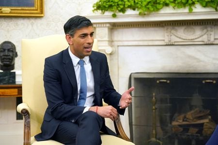 英国で７月４日に実施される総選挙では、野党・労働党が党史上最多の議席を獲得すると予想されている。写真はスナク英首相。２０２３年６月撮影（２０２４年　ロイター/Niall Carson）