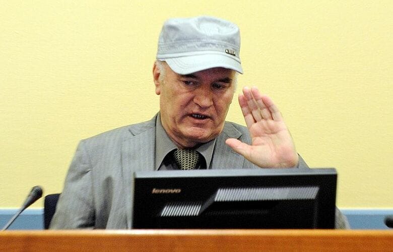 2011年6月、ハーグの国際刑事裁判所に出廷したムラディッチ元司令官。代表撮影。 REUTERS