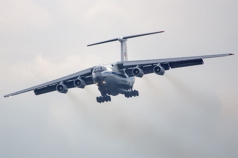 大型輸送機イリューシン76（Il-76）　Media_works-Shutterstock