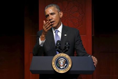 ２月４日、オバマ米大統領は来週９日に議会に提出する２０１７会計年度の予算教書で、１バレル当たり１０ドルの新たな石油税の導入を提案する。メリーランド州ケートンズビルで３日撮影(２０１６年　ロイター/JONATHAN ERNST)