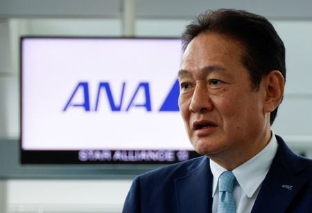 　７月１９日、ＡＮＡホールディングス傘下の航空会社、全日本空輸（ＡＮＡ）は、２０２４年度下期に予定している羽田から欧州３都市への新規就航について、ミラノ便は１２月３日、ストックホルム便は来年１月末、イスタンブール便は来年２月１２日に初便を就航すると発表した。写真は同社の井上慎一社長。都内で昨年４月撮影（２０２４　ロイター／Issei Kato）