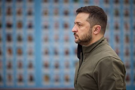 民間軍事会社ワグネルの創設者プリゴジン氏がベラルーシに到着したことを受けてウクライナのゼレンスキー大統領（写真）は３０日、同国北部での軍事態勢を強化するよう軍幹部らに命じた。２０２２年１０月撮影（２０２３年　ロイター/Ukrainian Presidential Press Service/Handout via REUTERS）