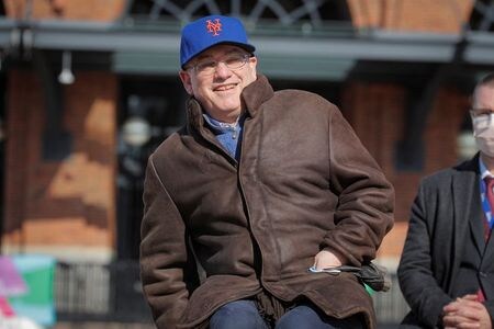 　５月１３日　米富豪のスティーブン・Ａ・コーエン氏（写真）が率いるヘッジファンド運営会社ポイント７２アセット・マネジメントは、２兆ドル規模に上る仮想通貨市場について調査を進めているが、現時点でどのような取引を行うか計画は立てていないとの書簡を顧客に送付した。２月１０日、ニューヨーク市で撮影（２０２１年　ロイター/Brendan McDermid）