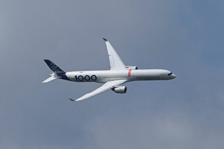 写真はエアバスA350-1000型機。2026年7月21日、ファーンバラ航空ショーで撮影。REUTERS/Jaimi Joy