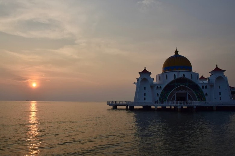 マラッカ海峡に沈む夕焼け