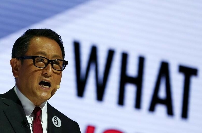 １月９日、トヨタ自動車のジム・レンツ専務役員は、今後５年の米国での設備投資額は１００億ドルになるとの見通しを示した。写真はトヨタ自動車の豊田章男社長（２０１５年　ロイター/Thomas Peter）