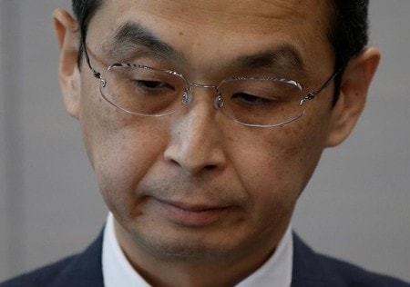 　６月２６日、経営の立て直しに向け日米で民事再生法と連邦破産法の適用申請を行ったタカタの高田重久会長兼社長（写真）は都内で会見し、来年２月末までにスポンサー企業である米自動車部品メーカー、キー・セーフティ・システムズ（ＫＳＳ）への事業譲渡などを完了し、引責辞任する意向などを明らかにした（２０１７年　ロイター/Toru Hanai）