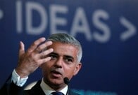 ロンドン初イスラム教徒市長のカーン、クリントン支持を表明