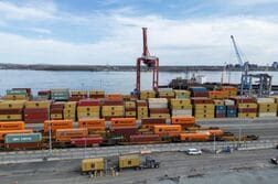 カナダが米に報復措置、約200億ドル相当の米製品　鉄鋼・アルミ50％関税