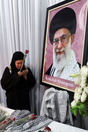イスラエルのカッツ国防相は５日、イスラエルはイランの最高指導者ハメネイ師の殺害を昨年１１月に決定したと明らかにした。５日撮影（２０２６年　ロイター/Willy Kurniawan）