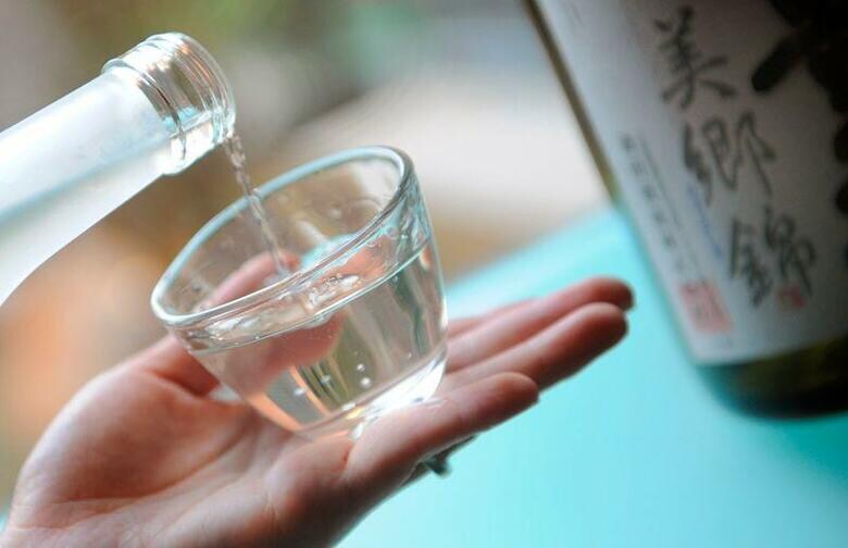 老舗日本酒メーカーが、高濃度アルコール製品の製造に次々と乗り出している。2008年5月撮影（2020年　ロイター/Toby Melville）