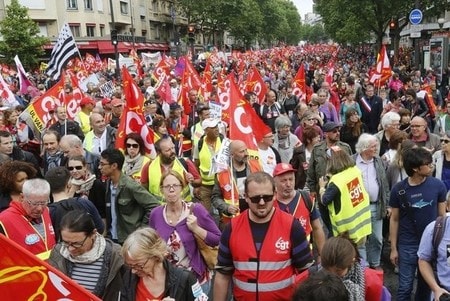 　６月１５日、バルス仏首相は、政府は労働法改正について譲歩するつもりはないとし、フランス労働総同盟（ＣＧＴ）に対し、パリでの抗議集会（写真）を中止するよう要請した。（２０１６年　ロイター/Jacky Naegelen）