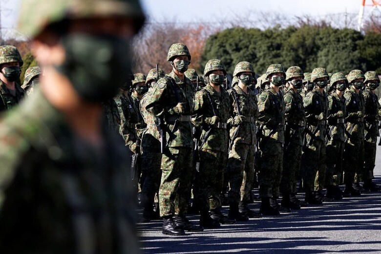 岐阜市にある陸上自衛隊の日野基本射撃場で14日午前、10代の男性自衛官候補生が小銃を発射し、隊員2人が死亡、1人が負傷した。写真は2011年11月、陸上自衛隊朝霞駐屯地で撮影 REUTERS