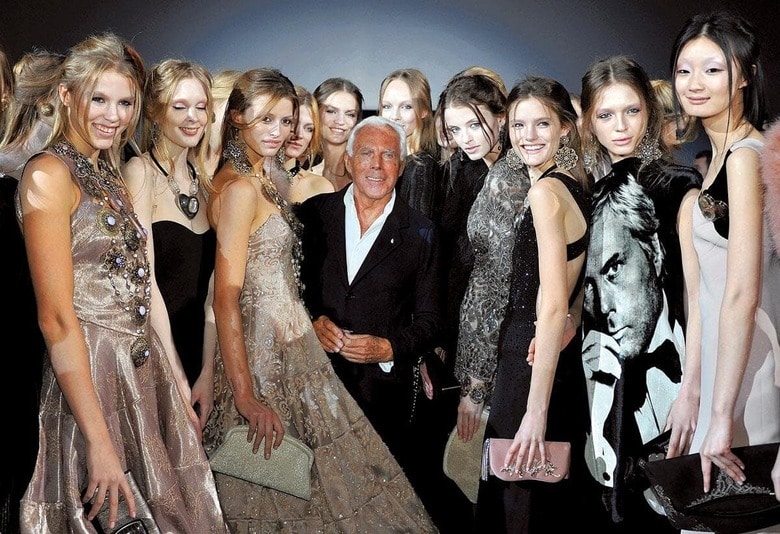 アルマーニはビジネスセンスも卓越していた（2011年、ミラノのショーで）　IPAｰABACAｰREUTERS