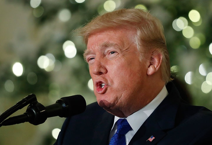 昨年12月に減税法案についてスピーチしたトランプ　Kevin Lamarque-REUTERS