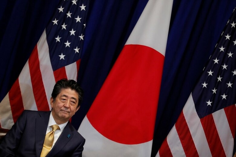 ９月２７日、米ニューヨークでトランプ米大統領と会談した安倍晋三首相（写真）は、現地時間２６日記者会見し、米との通商協議中は自動車に追加関税を課されないこと確認したと述べた。２６日撮影（２０１８年　ロイター/Carlos Barria）
