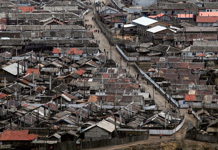 配給制度が崩壊した北朝鮮では闇市場抜きの暮らしは難しい　JOHN RUWITCHーREUTERS