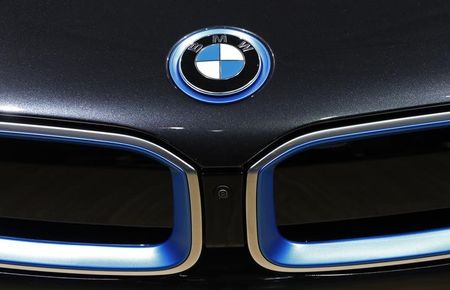 １０月２９日、独自動車大手ＢＭＷは燃料電池車の市場投入時期について、トヨタ自動車とのＦＣＶ開発提携関係終了後の２０２０年以降になるとの見通しを示した。写真は１月２２日、ブリュッセルで（２０１５年　ロイター/Yves Herman）