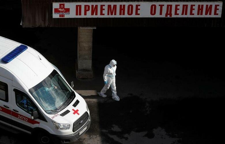 ロシアの新型コロナウイルス感染者数が27日時点で8万7147人に達し、中国を超えたことが分かった。サンクトペテルブルクで撮影（2020年　ロイター/ANTON VAGANOV）